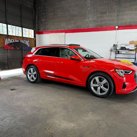 Window tint install: Audi Q8