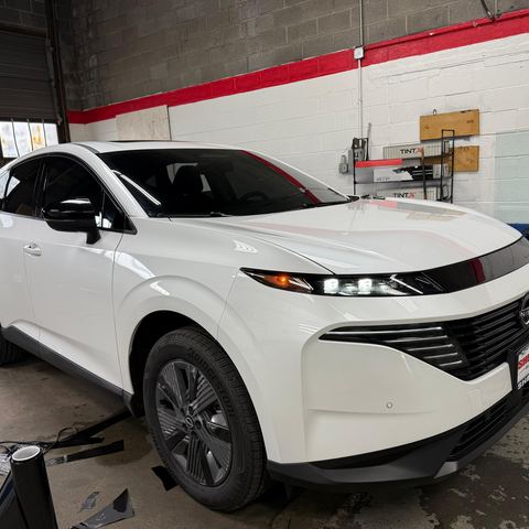 Window tint install: Nissan Murano
